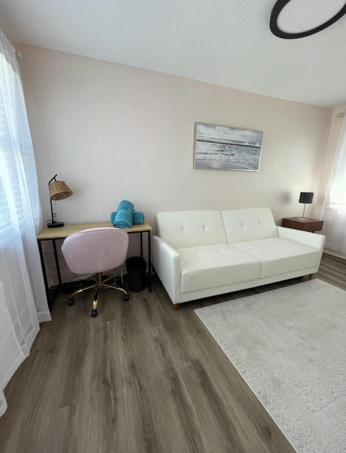 The Blue Wave Suite Unit B St. Petersburg Luaran gambar