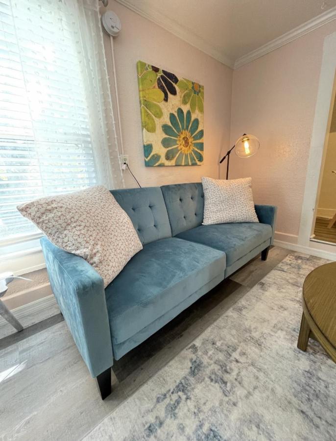 The Blue Wave Suite Unit B St. Petersburg Luaran gambar